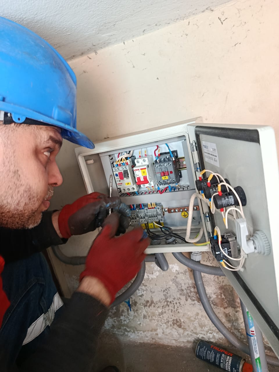 Tablero de control alternado